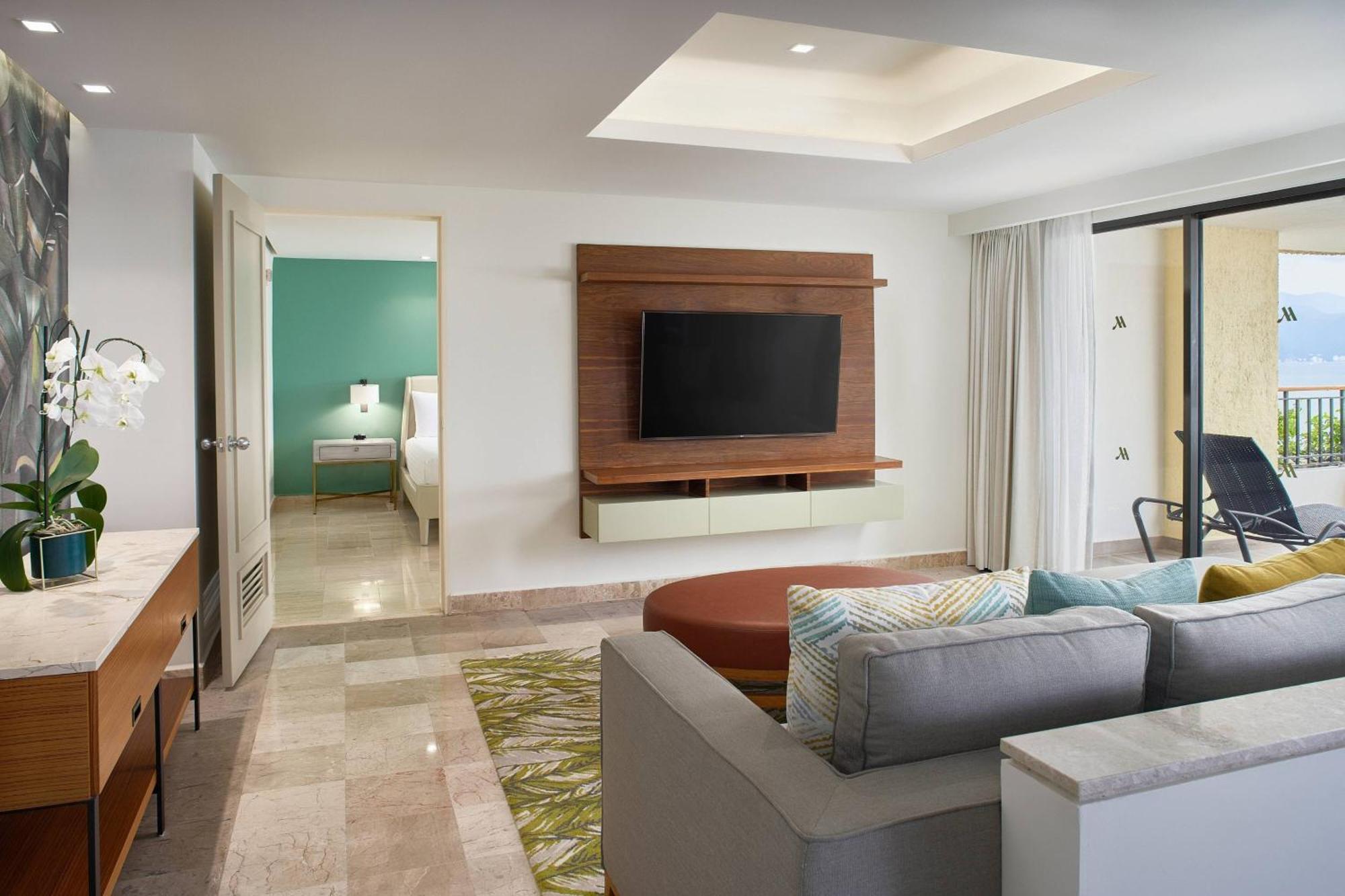 1 Bedroom Presidential Suite 1 King Oceanfront Terrace